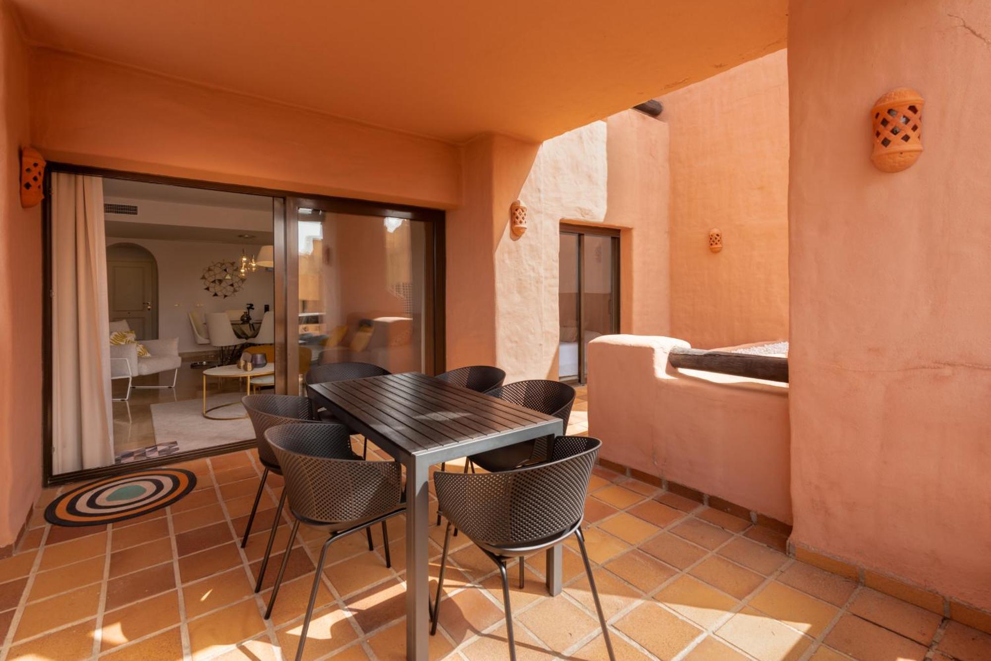 Coto Real 2408 Kiznos Apartment Манилва Екстериор снимка