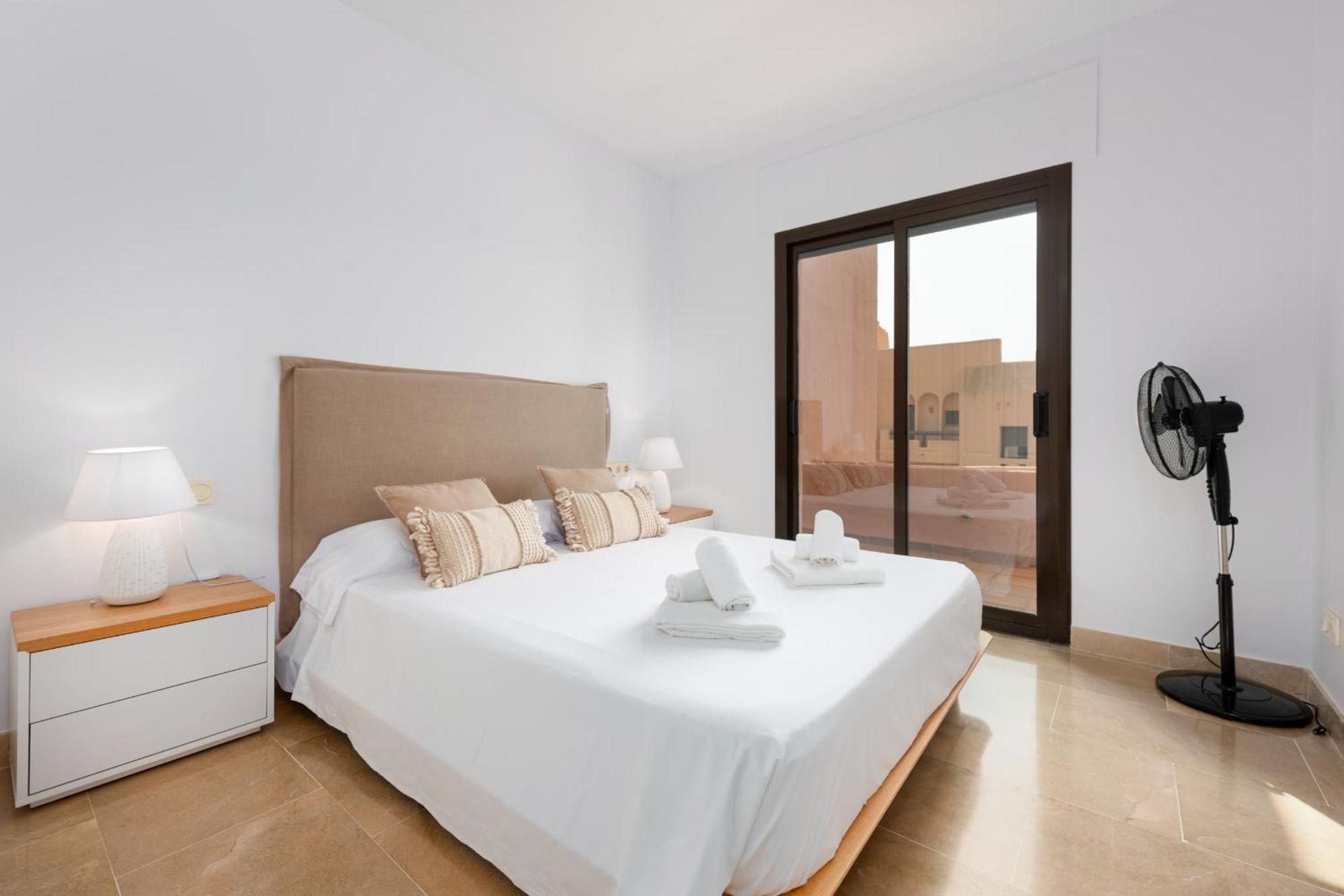 Coto Real 2408 Kiznos Apartment Манилва Екстериор снимка
