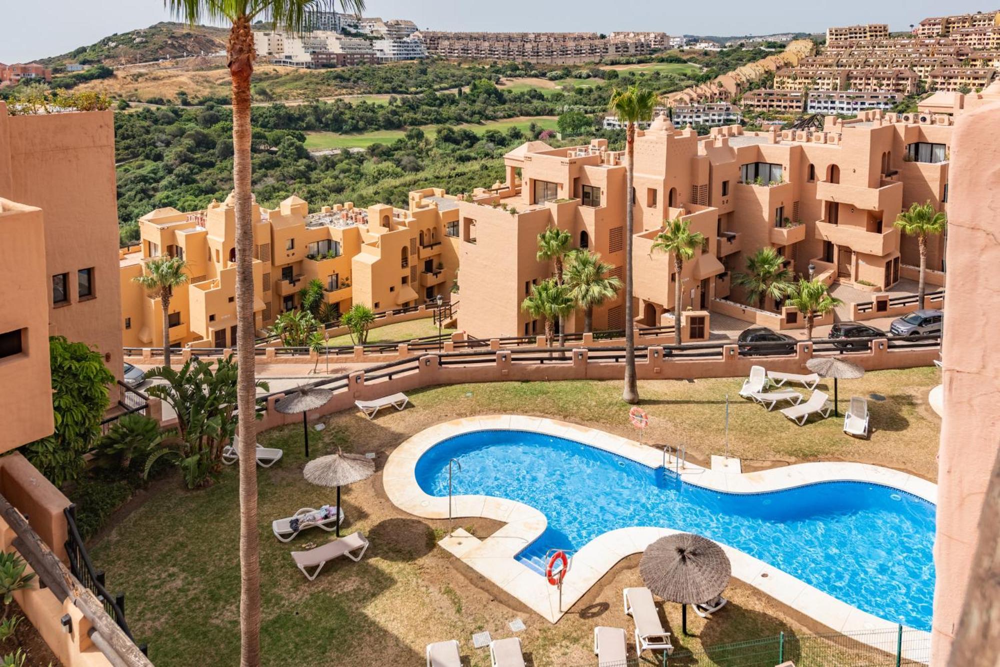 Coto Real 2408 Kiznos Apartment Манилва Екстериор снимка